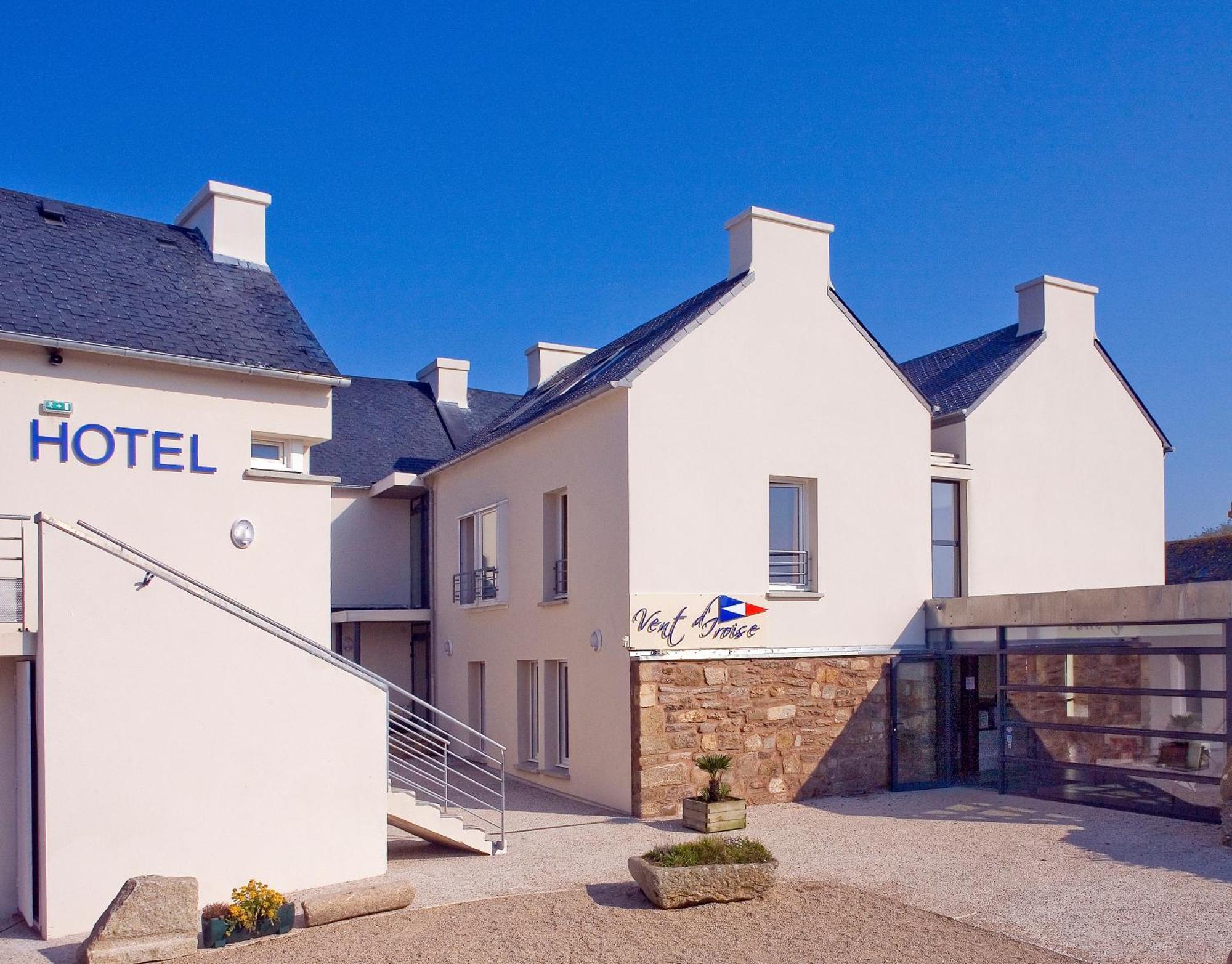Logis Hotel Vent D'Iroise بلوغونفولان المظهر الخارجي الصورة