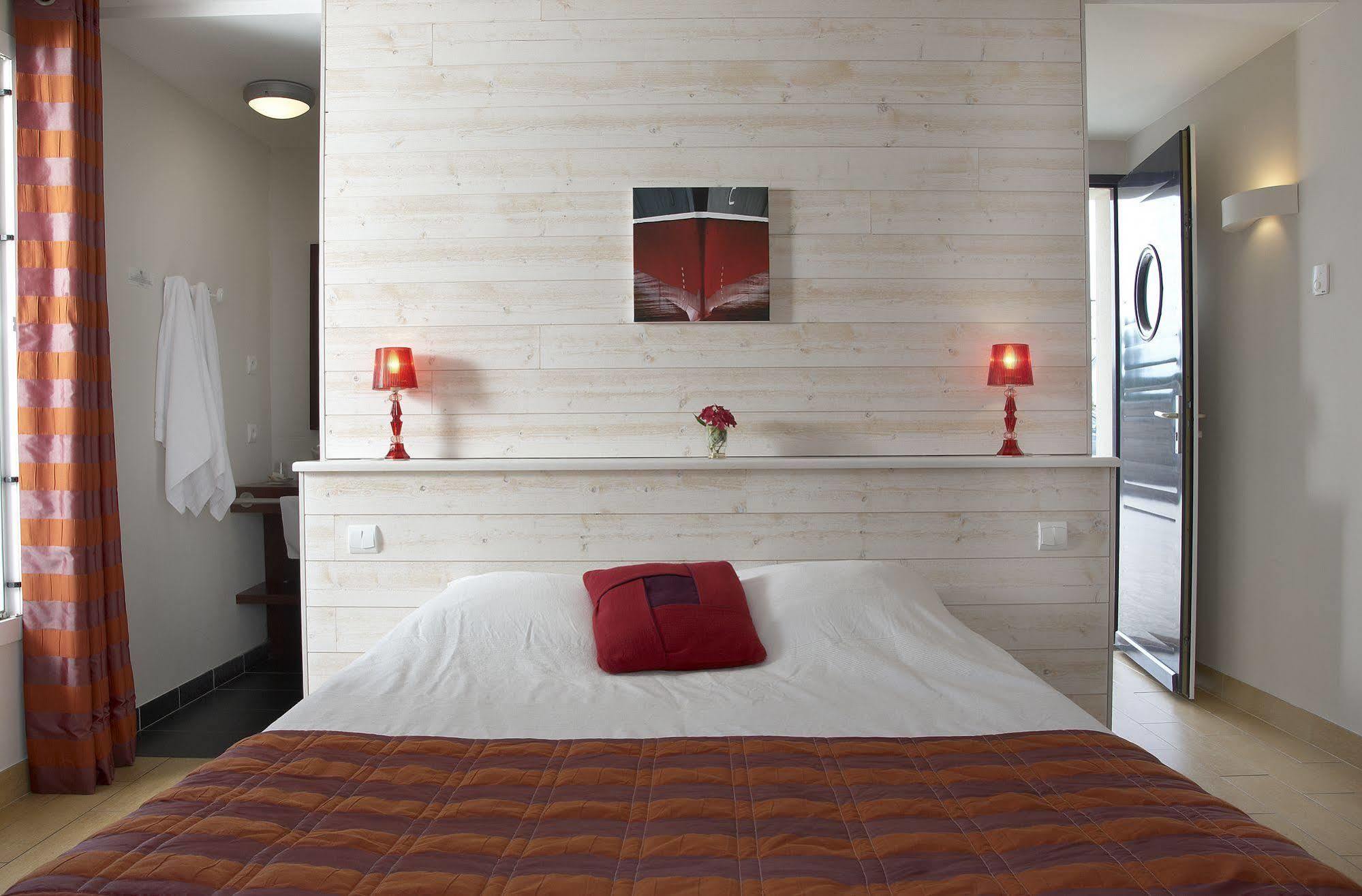 Logis Hotel Vent D'Iroise بلوغونفولان المظهر الخارجي الصورة